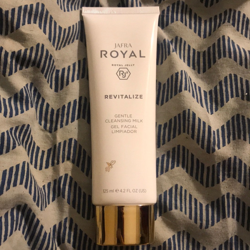 NEW luxe Jafra Royal Jelly cleansing milk